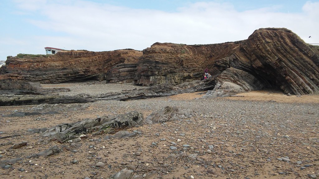 Outdoor education day trips. Small cliffs at summerleaze beach.